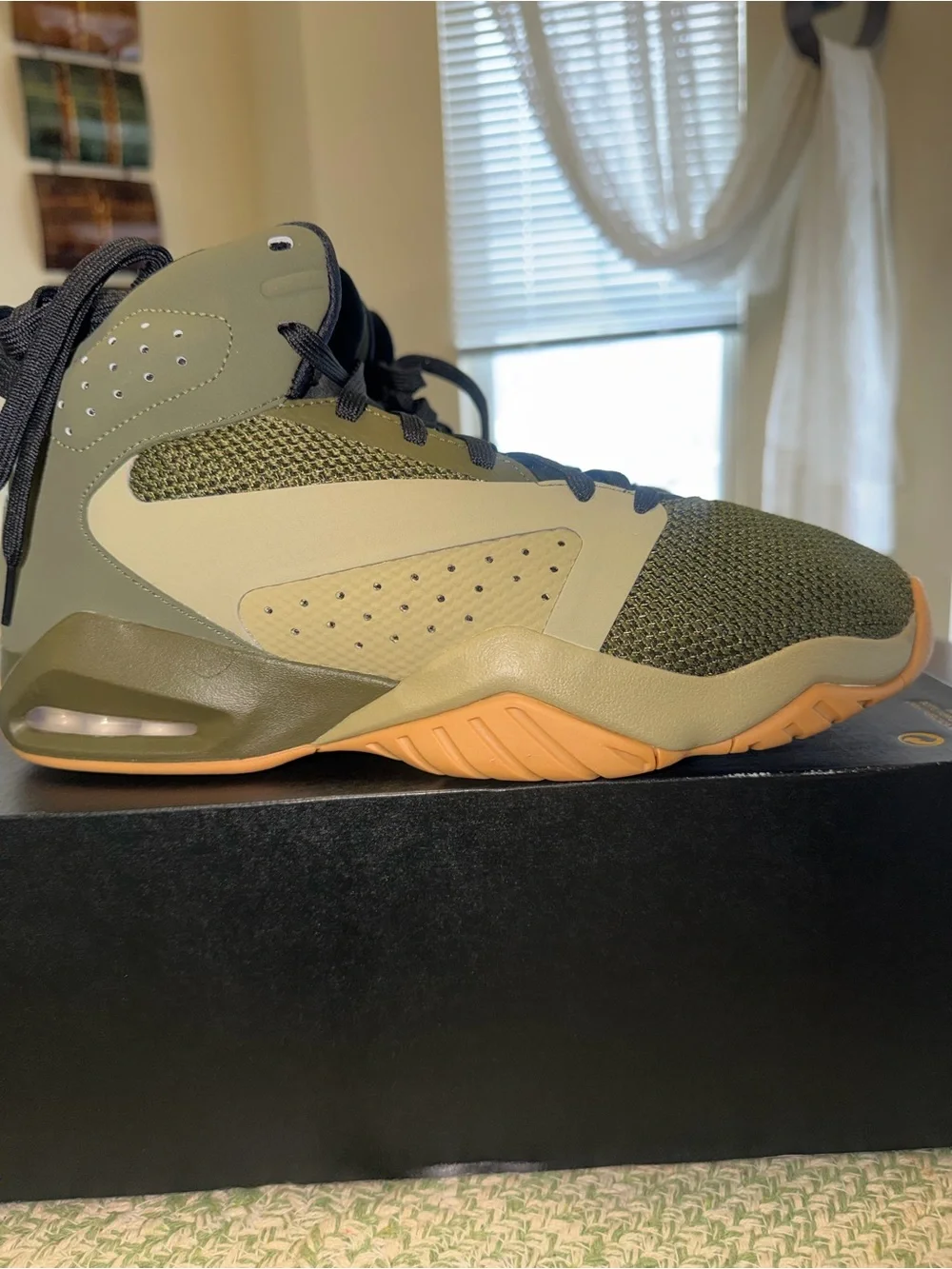 Jordan Men’s Lift Off Sneakers size 10.5 new/box without lid!!